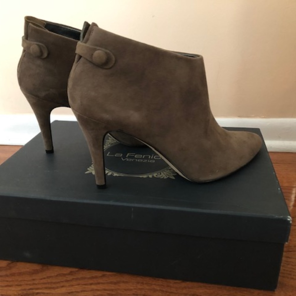Women's suede boots. Booties. Leather. Size 10
